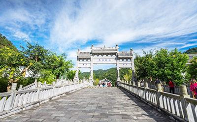 “五一”假期，測溫門助力各大景區(qū)疫情防控